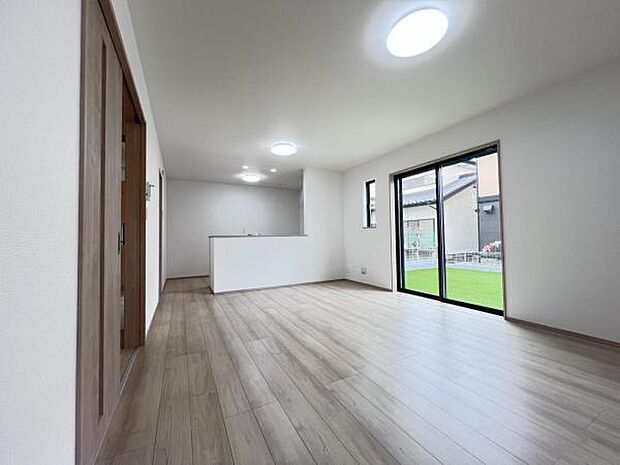 リビングダイニングになります。ご家族そろっての素敵な空間になりそうですね。