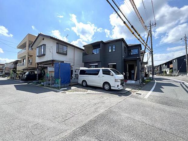 前面道路を含めた現地写真です。ぜひ周辺環境も併せてご覧ください。