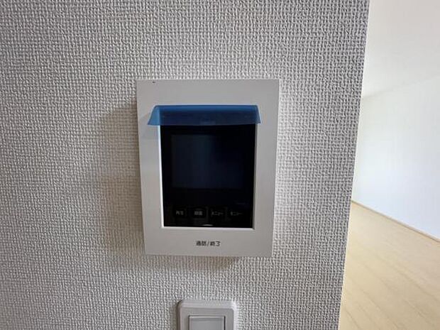 訪問者を確認できるTVモニター付きインターフォンです。