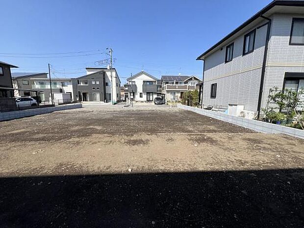 木造2階建て、耐震等級3級です。