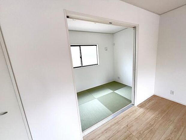 和室スペースです。畳のお部屋は寛げる空間ですね。