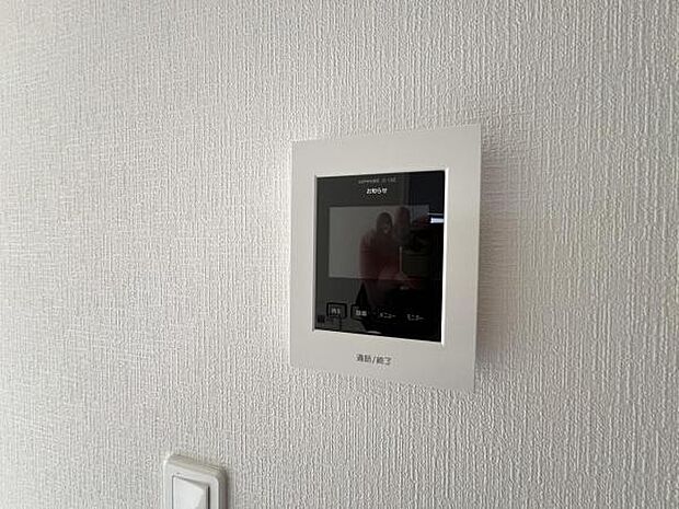 訪問者を確認できるTVモニター付きインターフォンです。