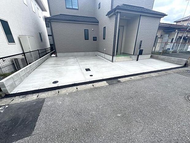 セカンドカーにも便利な駐車2台可能です。
