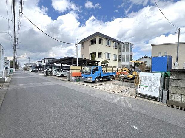 前面道路を含めた現地写真です。ぜひ周辺環境も併せてご覧ください。