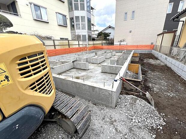 木造2階建て、耐震等級3級です。