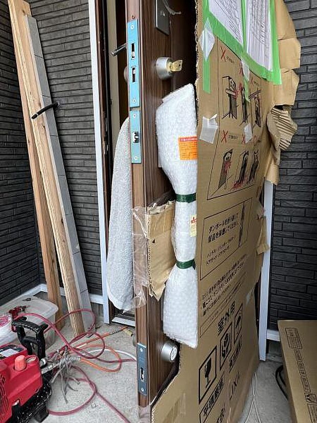 玄関ダブルロック使用です。