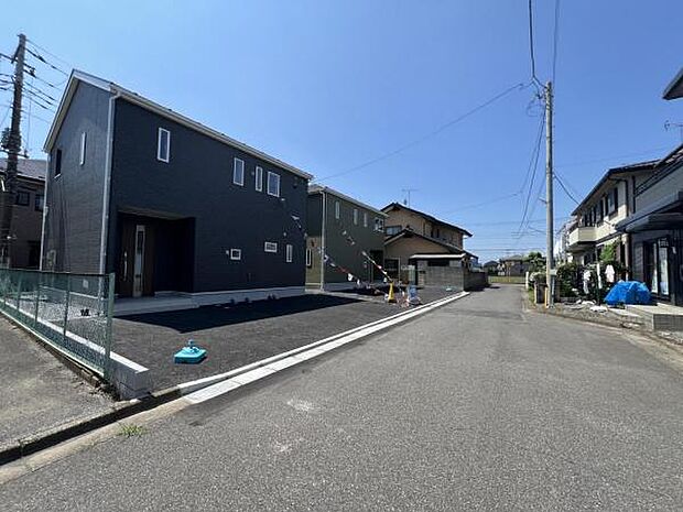 前面道路を含めた現地写真です。