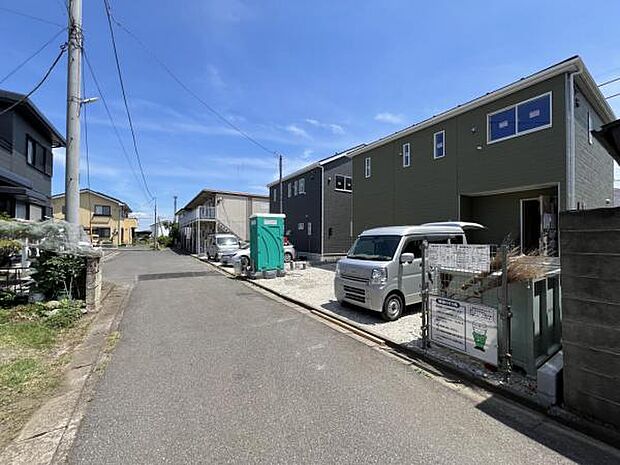 前面道路を含めた現地写真です。ぜひ周辺環境も併せてご覧ください。