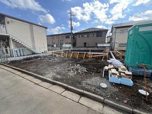 セカンドカーにも便利な並列駐車2台可能です。