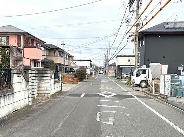 前面道路を含めた現地写真です。ぜひ周辺環境も併せてご覧ください。