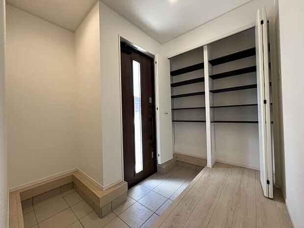 いつも気持ちよくご家族を迎えられる玄関です。