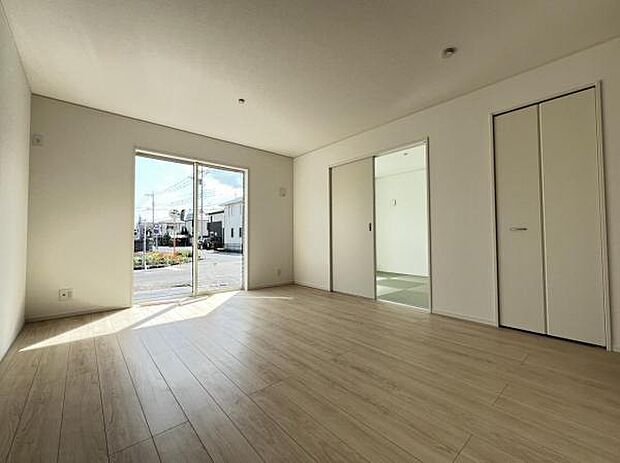 リビングダイニングになります。ご家族そろっての素敵な空間になりそうですね。