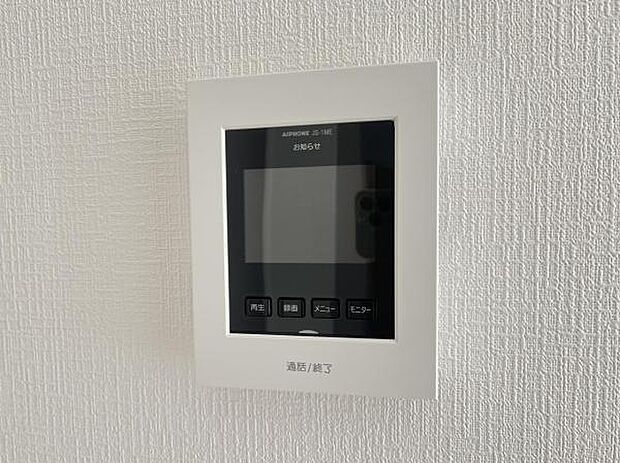 訪問者を確認できるTVモニター付きインターフォンです。