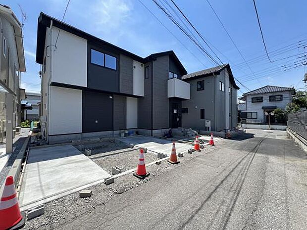 前面道路を含めた現地写真です。