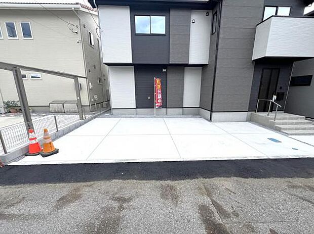 セカンドカーにも便利な駐車2台可能です。