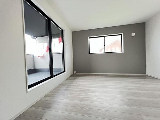 寝室にもご利用いただける居室スペースです。8.1帖ございます。
