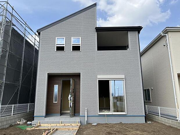 木造2階建て、耐震等級・最高等級3級です。