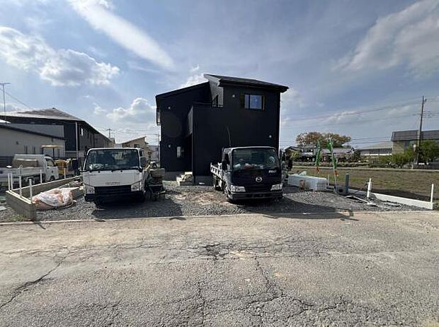 3台駐車可能なので、ご家族で複数台所有する際や来客時に役立ちます。