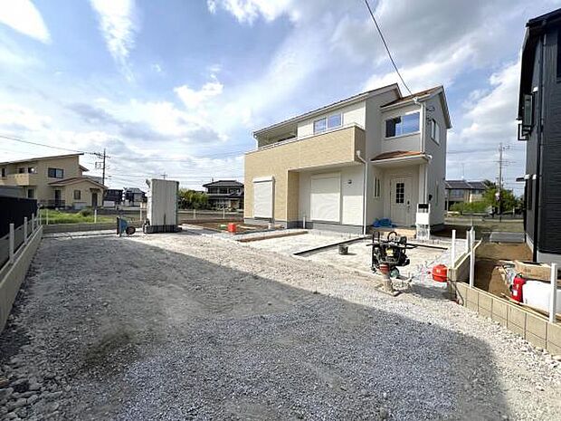 前面道路を含めた現地写真です。ぜひ周辺環境も併せてご覧ください。