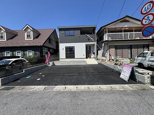 軽自動車含め3台停められます。