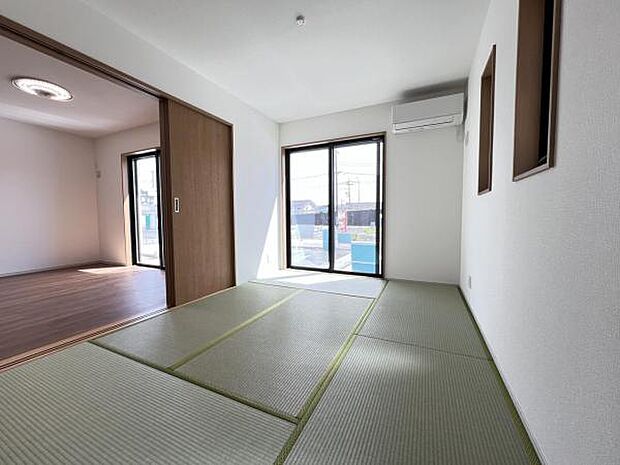 和室スペースです。畳のお部屋は寛げる空間ですね。