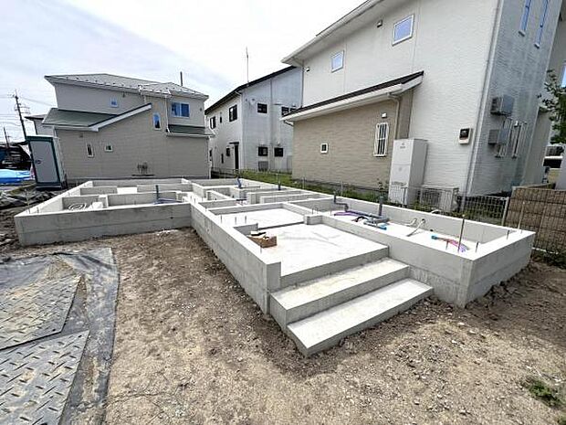 木造2階建てです。