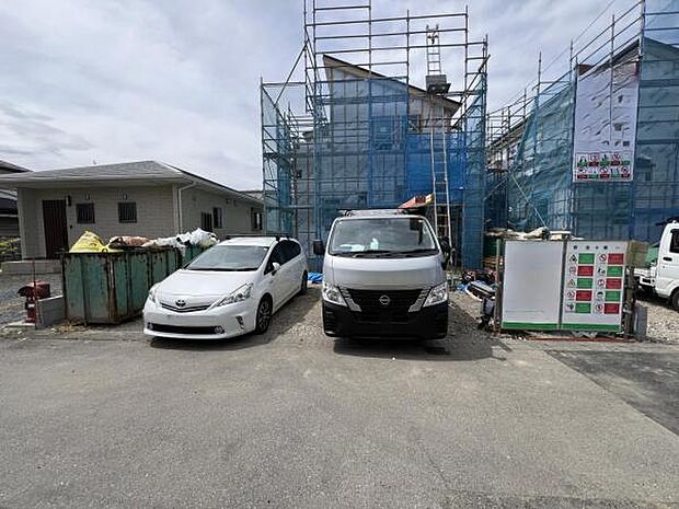 セカンドカーにも便利な並列駐車2台可能です。