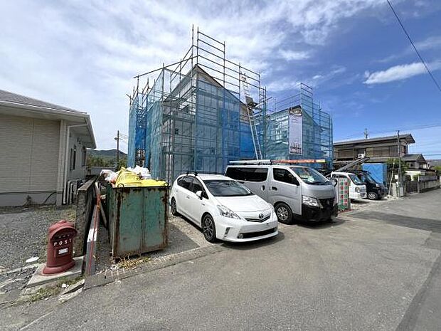 木造2階建て、耐震等級3級です。