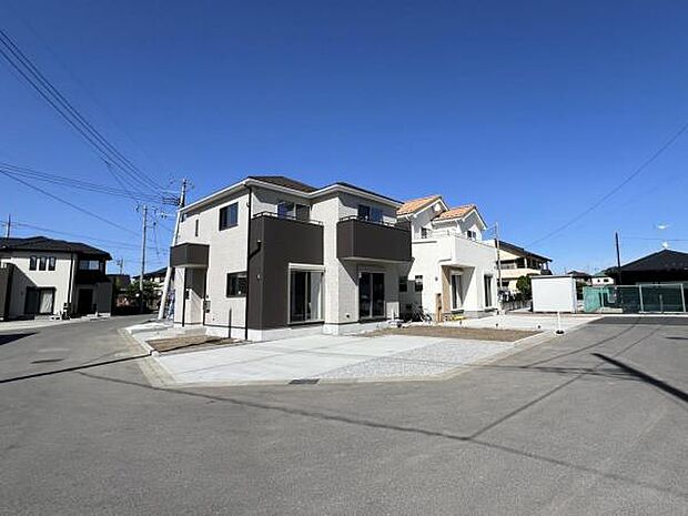 前面道路を含めた現地写真です。ぜひ周辺環境も併せてご覧ください。