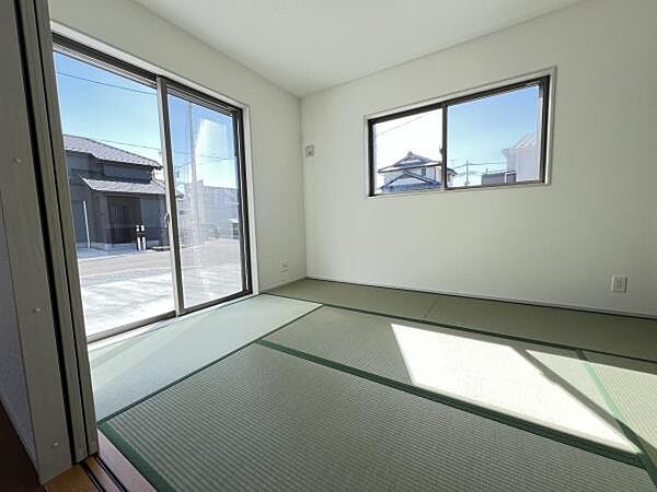 和室スペースです。畳のお部屋は寛げる空間ですね。