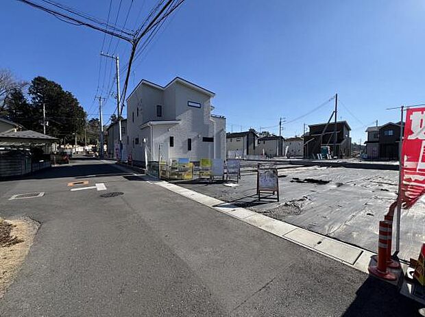 前面道路を含めた現地写真です。ぜひ周辺環境も併せてご覧ください。