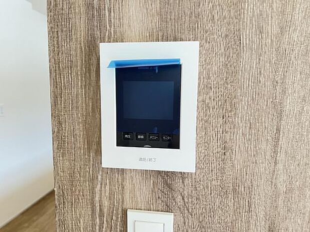 訪問者を確認できるTVモニター付きインターフォンです。