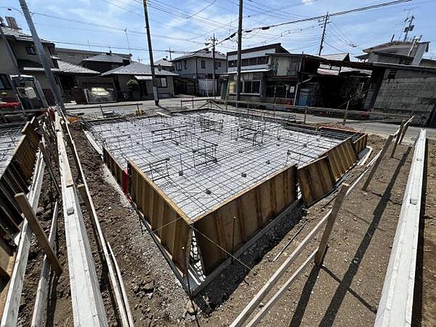 木造2階建て、耐震等級3級です。