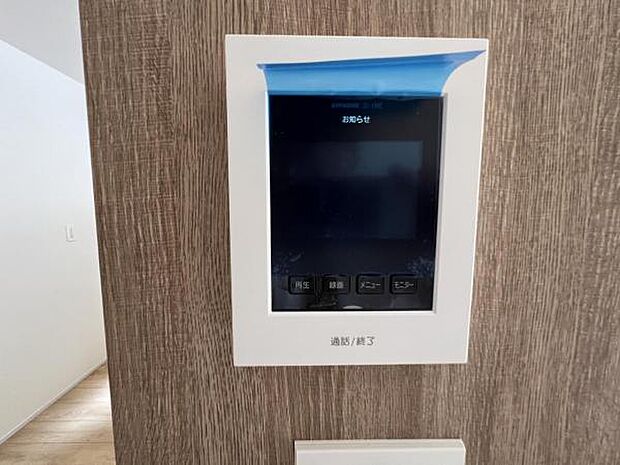 訪問者を確認できるTVモニター付きインターフォンです。