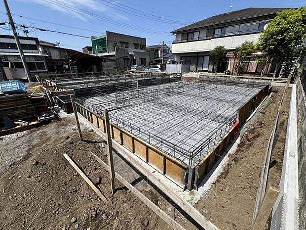 木造2階建て、耐震等級3級です。