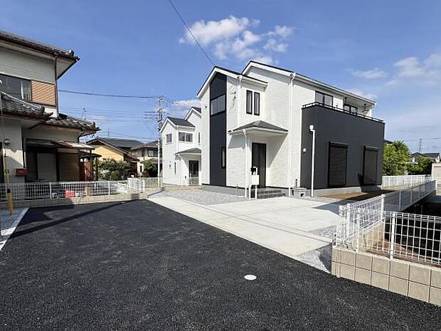 前面道路を含めた現地写真です。ぜひ周辺環境も併せてご覧ください。