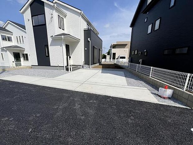 セカンドカーにも便利な駐車2台可能です。