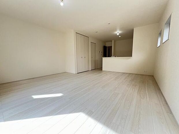 家族団らんの場所としてゆったりと居心地の良いリビングです。