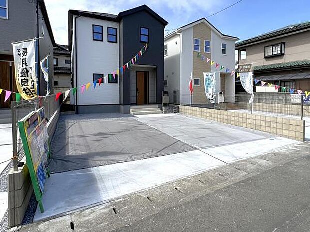 セカンドカーにも便利な並列駐車2台可能です。