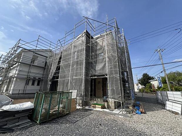 木造2階建て、耐震等級3級です。