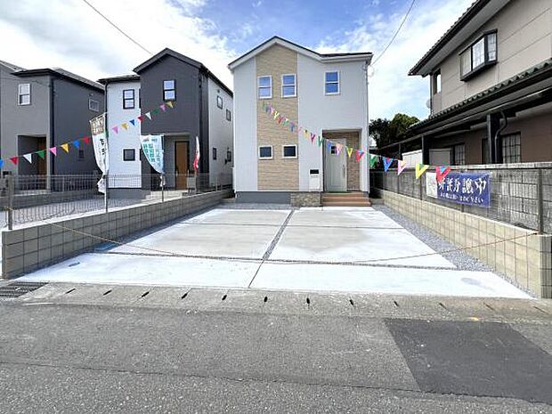 セカンドカーにも便利な並列駐車2台可能です。