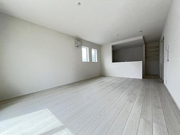 家族団らんの場所としてゆったりと居心地の良いリビングです。
