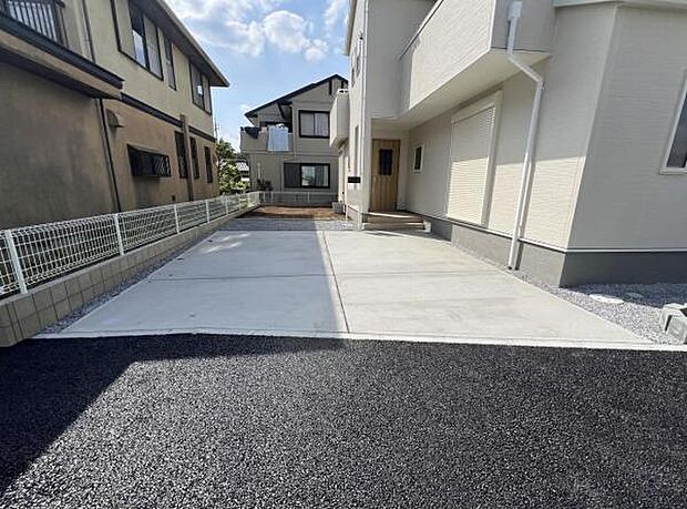 セカンドカーにも便利な駐車2台可能です。