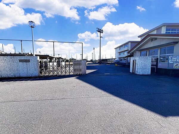 宇都宮市立横川中学校まで約3300m（徒歩42分）