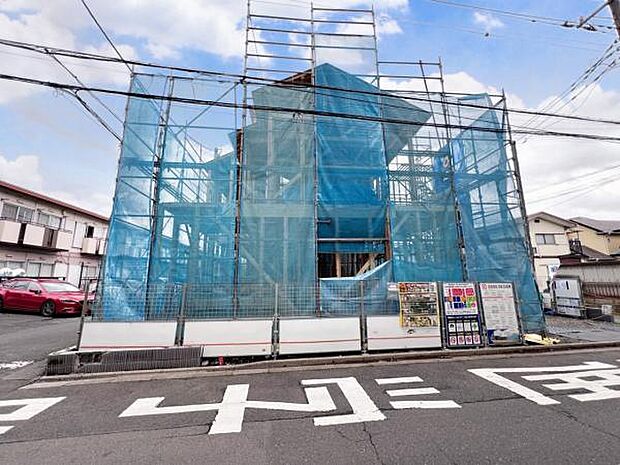 木造2階建て、耐震等級3級、長期優良住宅です。