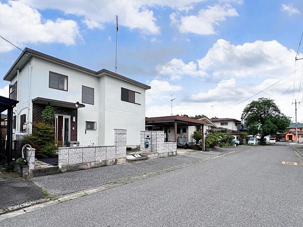 前面道路を含めた現地写真です。ぜひ周辺環境も併せてご覧ください。