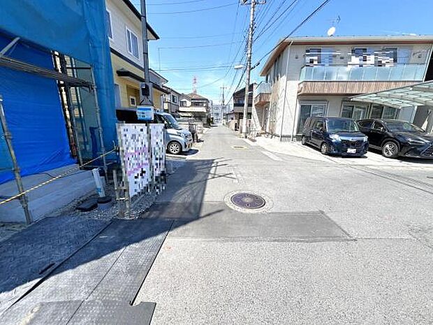 前面道路を含めた現地写真です。ぜひ周辺環境も併せてご覧ください。