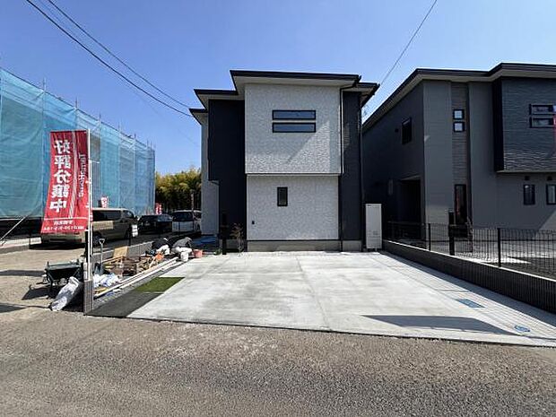 前面道路を含めた現地写真です。ぜひ周辺環境も併せてご覧ください。