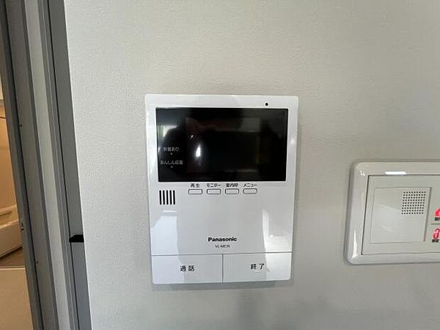 TVモニター付きインターフォンで、お部屋から訪問者を確認できます。