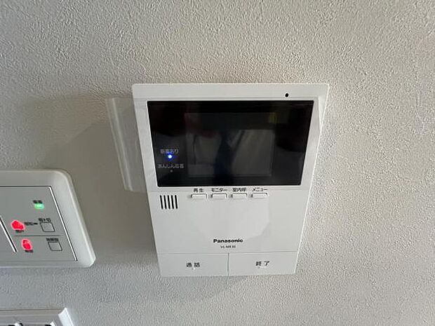 TVモニター付きインターフォンで、お部屋から訪問者を確認できます。